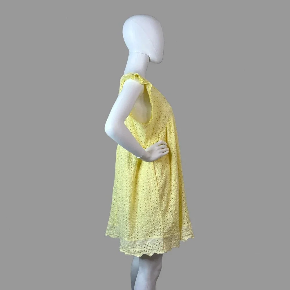 N/A sleeveless eyelet